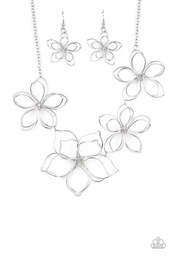 Flower Garden Fashionista - Silver flower necklace