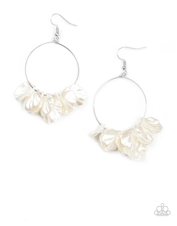 Paparazzi Sailboats and Seashells❤️white pearly petal earrings