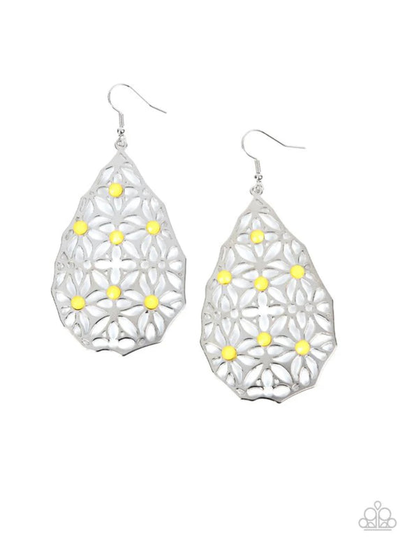 Delightfully Daisy-yellow earrings